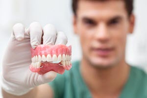 Ортодонтичне лікування коронками та протезами у City Dental: гармонізація функціональності та естетики вашого усмішки.